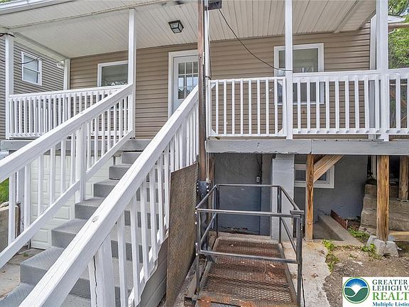 4th image of 215 Lackawanna Ave