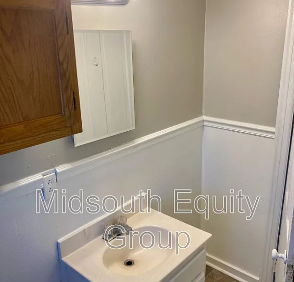 420 N McLemore Ave — Photo 12