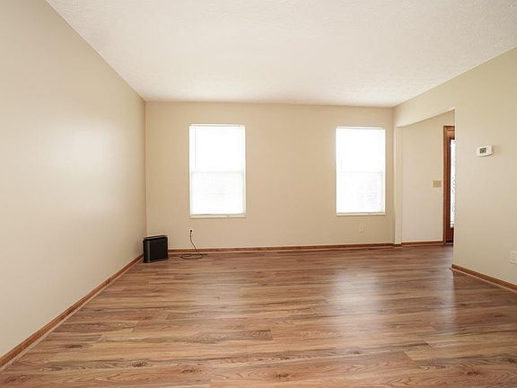 4th image of 4605 Aspen Dr