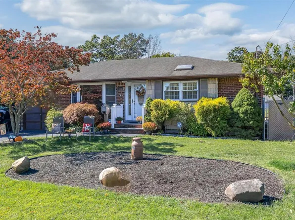 246 W 11th Street, Deer Park, NY 11729