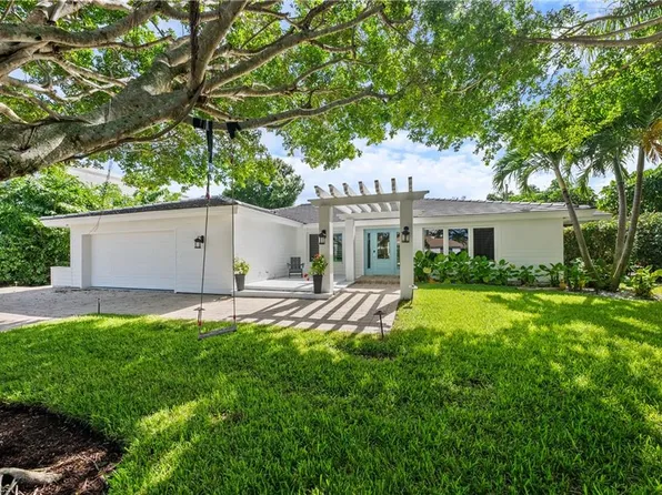 3750 Crayton RD, NAPLES, FL 34103