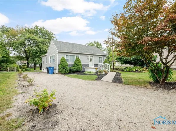 1147 Patchen Rd, Oregon, OH 43616