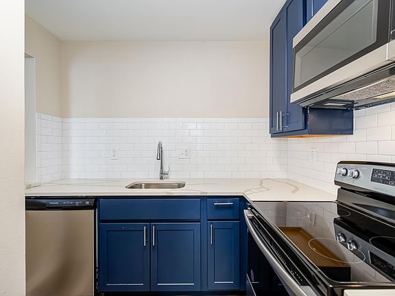 2nd image of 5305 Delmar Blvd