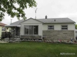 29571 Commonwealth St, Roseville, MI 48066