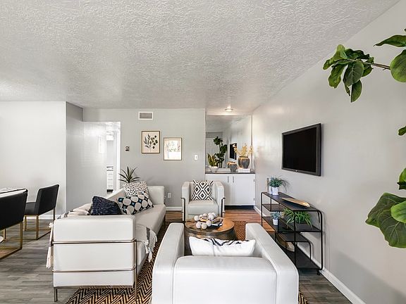 5th image of 5800 Truchas Dr NE APT 105