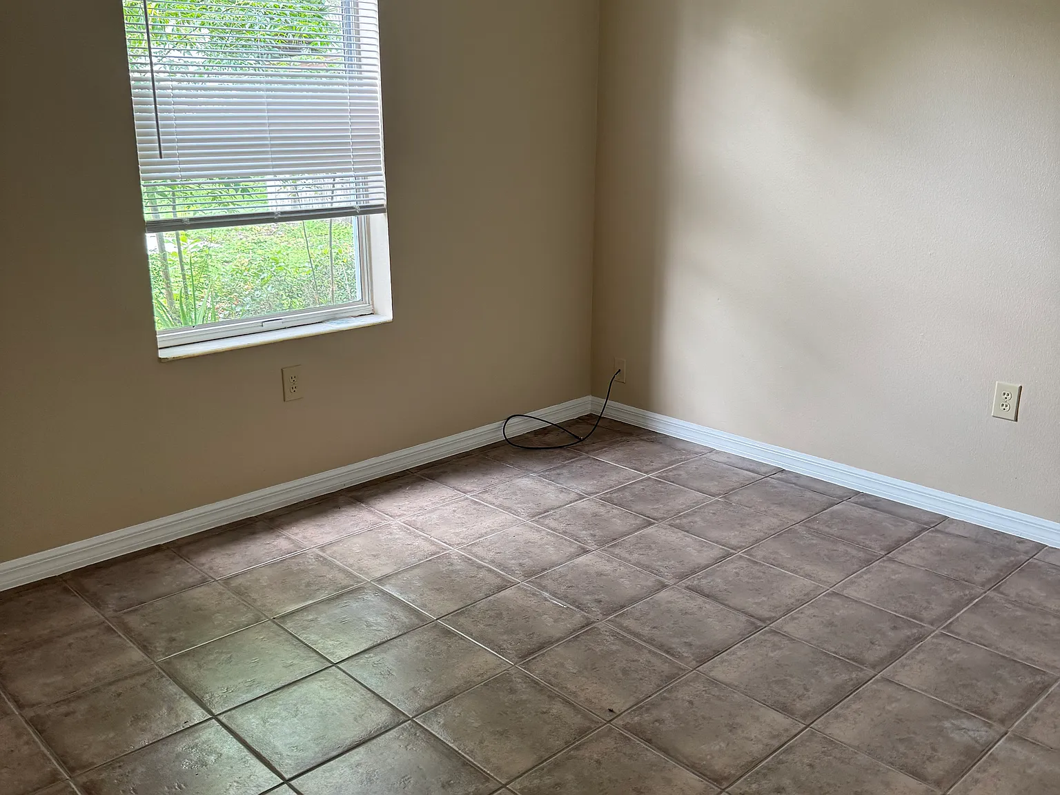 3 bed, 1200 sqft, $1,650 — Photo 4