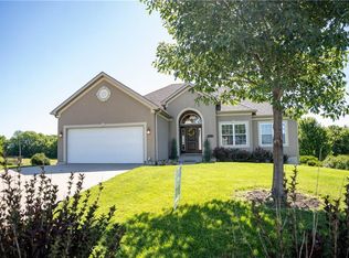 19327 Tomahawk Ln, Saint Joseph, MO 64505