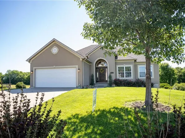 19327 Tomahawk Ln, Saint Joseph, MO 64505