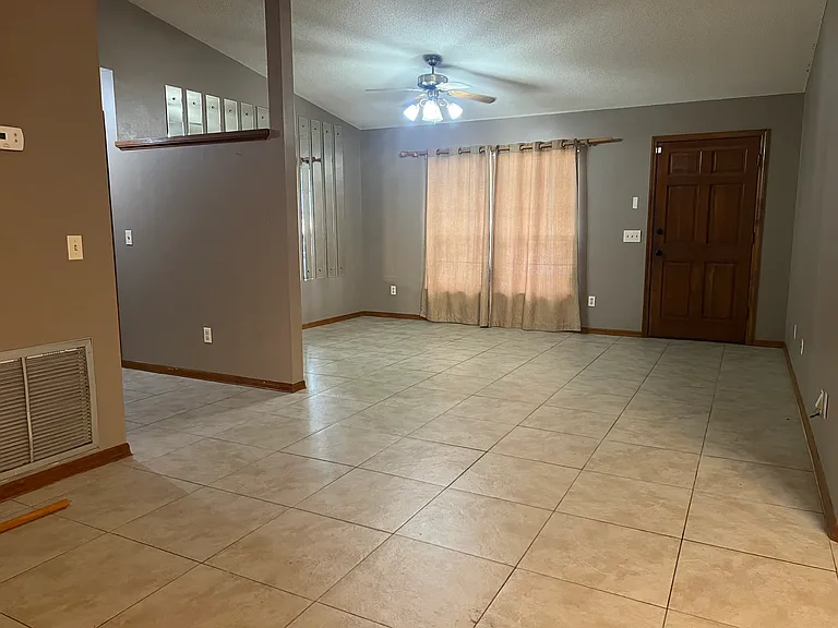 109 Clay Ave S — Photo 2