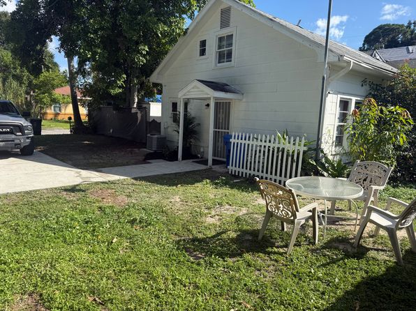 2004 1/2 20th Ave W