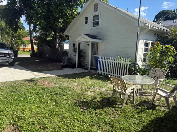 2004 1/2 20th Ave W, Bradenton, FL 34205