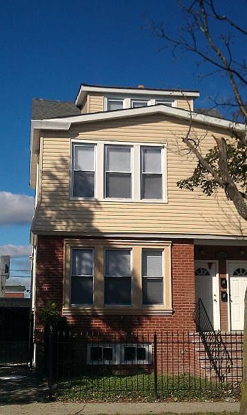 1st image of 209 Hollywood Ave #2