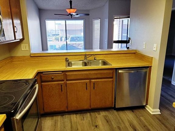 3rd image of 840 Tangerine St