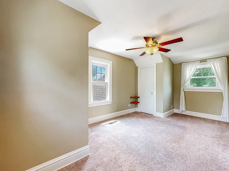1492 S Jefferson St — Photo 17