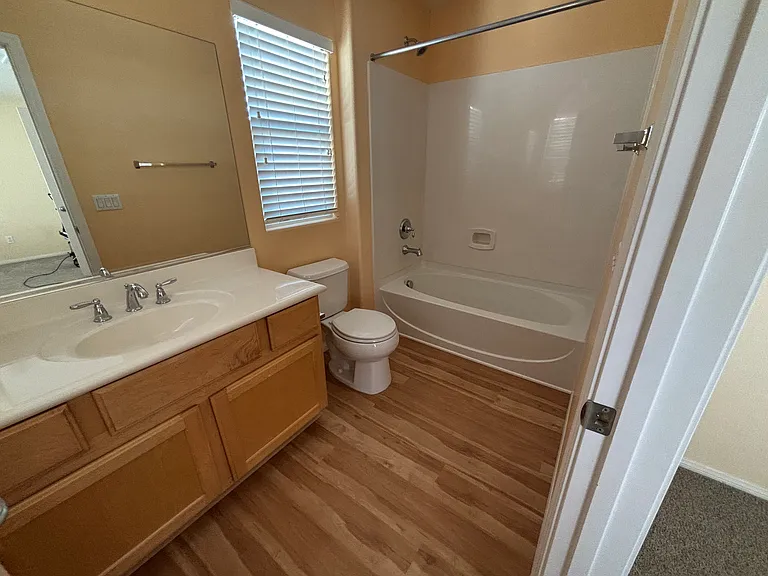bathroom in 2nd bedroom