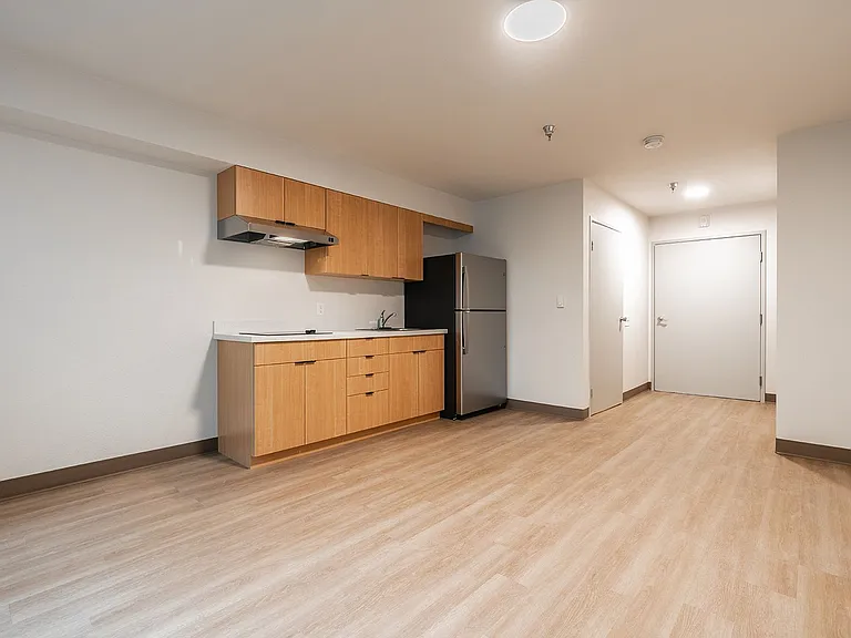 Crossroads Garden Apartments — Photo 32
