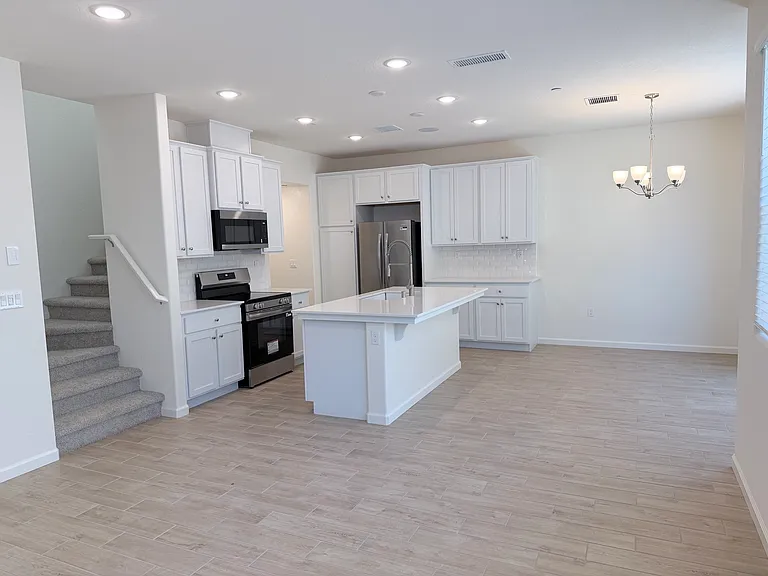 1509 Vintage Ave — Photo 2