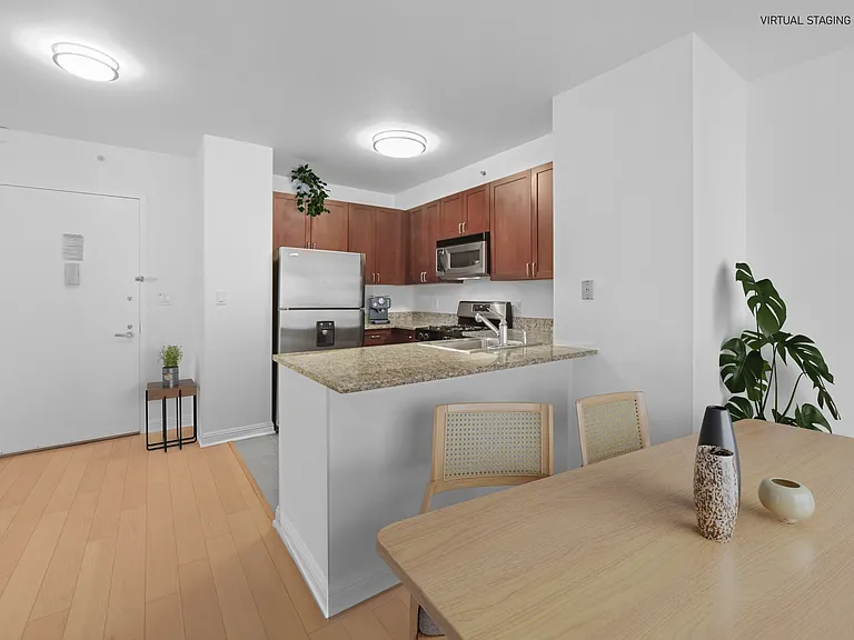 211 N End Ave #14H — Photo 3