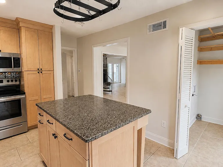 89 Ericson Rd — Photo 12