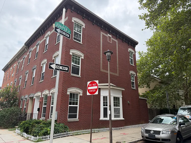 1318 Bainbridge St — Photo 25