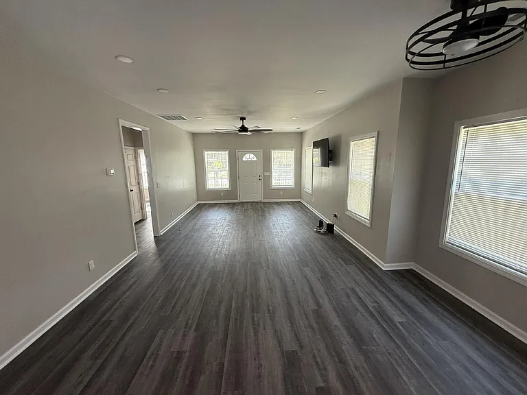32 Edwards St — Photo 5