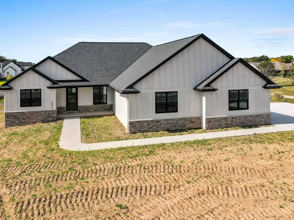 2896 Creekwood Dr, Green Bay, WI 54311