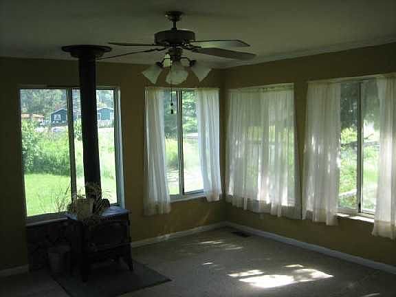 3rd image of 2140 Hardy Ln