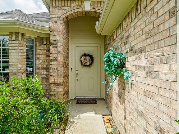 4th image of 5910 Wildbriar Ln