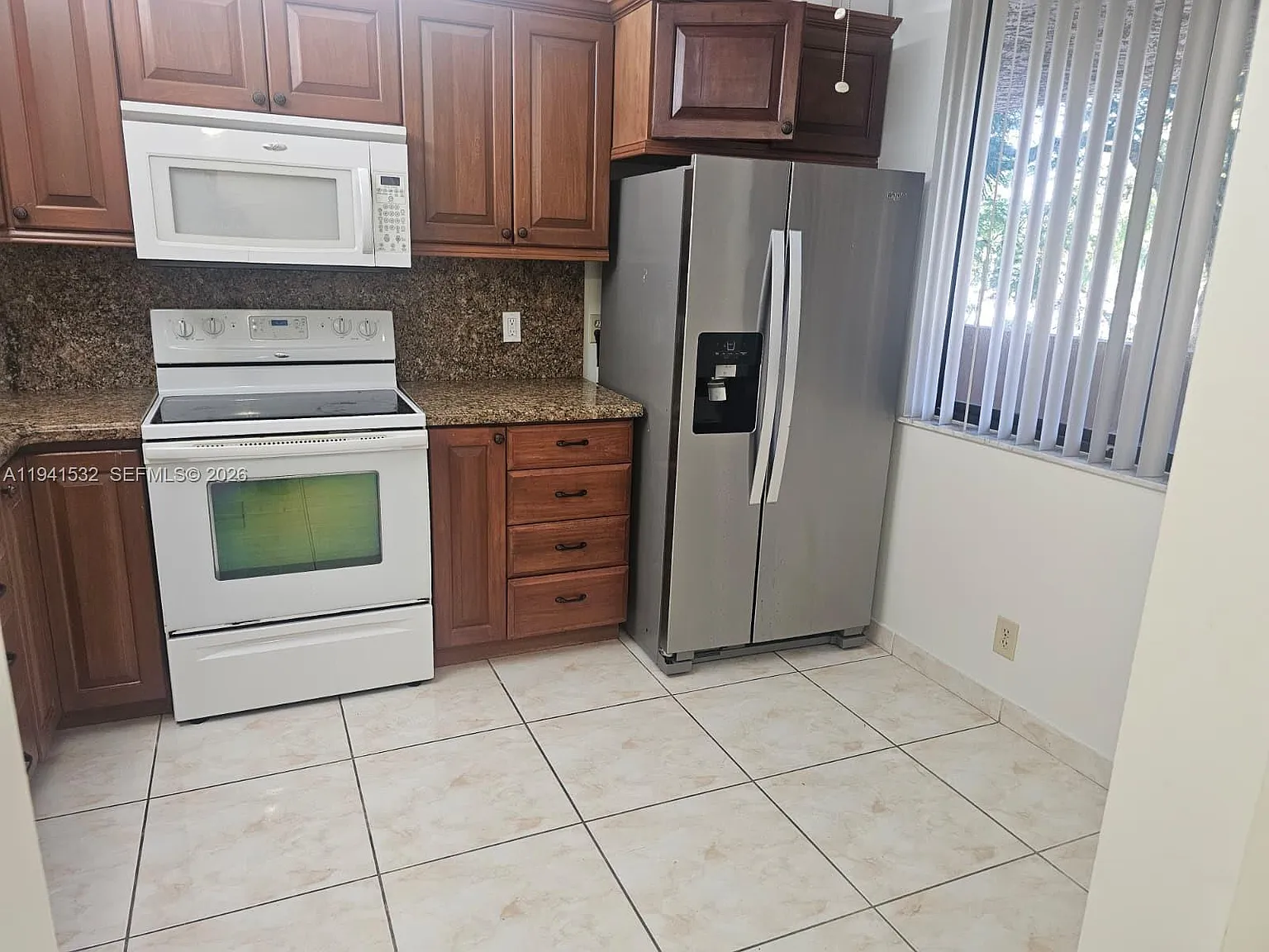 Jacaranda Heights Condo — Photo 3