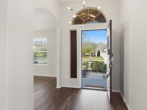 4th image of 521 Waterside Ridge Ln