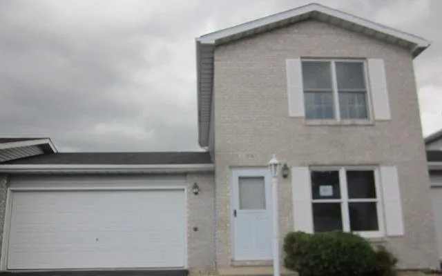 941 Windsor Ln photo 1