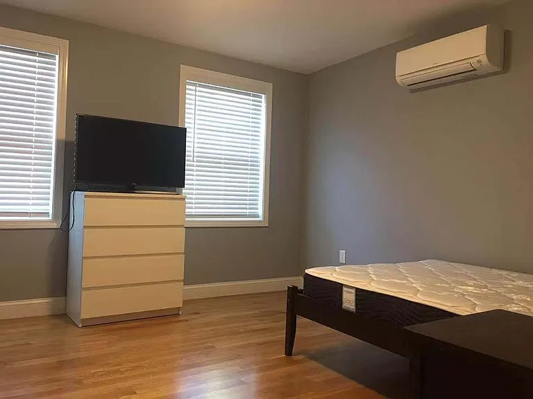 114 Harvard St #114 — Photo 7