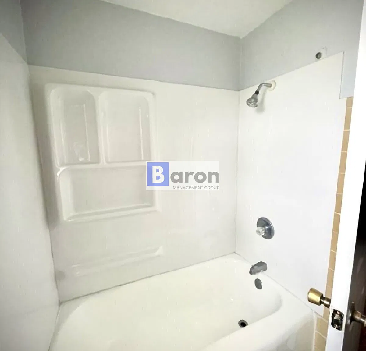 "Charming 2-Bedroom Home with Gleaming Hardwood Floors in South Bend Spacious 1728 Sq Ft!" — Photo 3