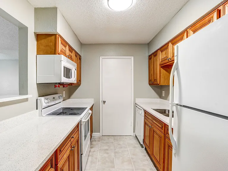 Stone Creek Apartments — Photo 46