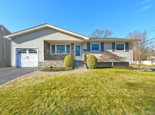 534 Hyman Ave, West Islip, NY 11795