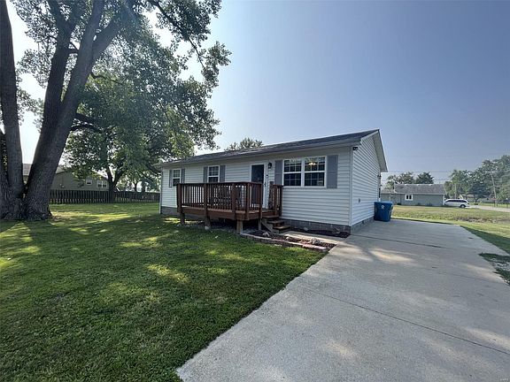 3rd image of 400 Illinois Ave