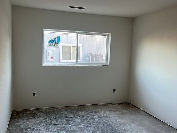 4th image of 19631 Forest Glen Pl