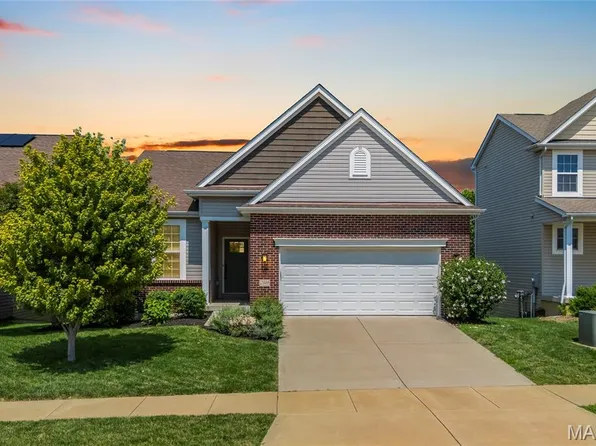 2349 Banon Dr, Saint Charles, MO 63301