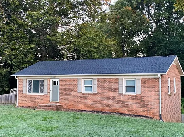 124 Center Cir, Mocksville, NC 27028