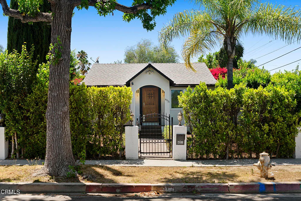 2 bed, 1.5 bath, 1323 sqft, $4,500 — Photo 2