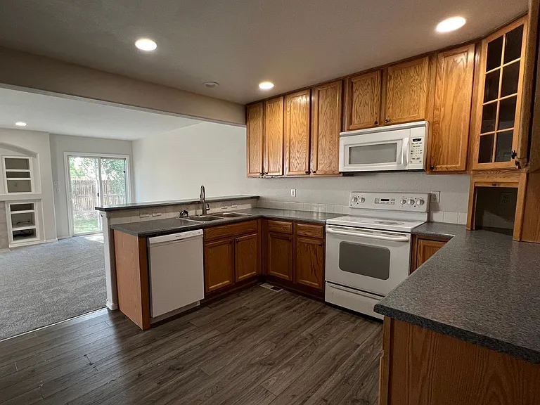 10441 Devonshire St — Photo 8
