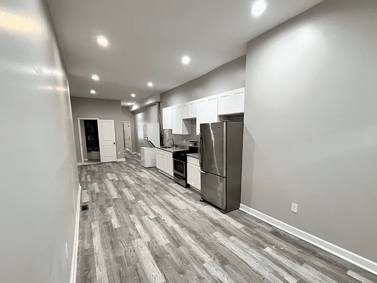 200 E 22nd St #1 — Photo 11