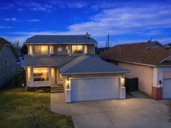 902 S Applewood Dr SE, Calgary, AB T2A 7P2