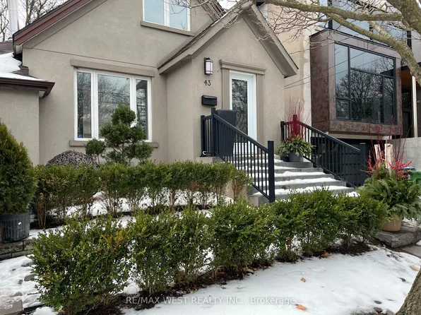 43 Dunblaine Ave, Toronto, ON M5M 2R8