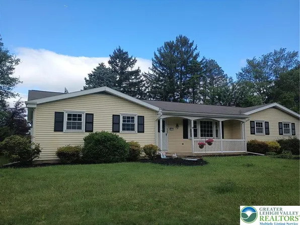 6059 Clubhouse Ln, Allentown, PA 18106