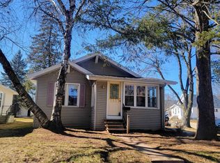 1101 Algoma St, New London, WI 54961