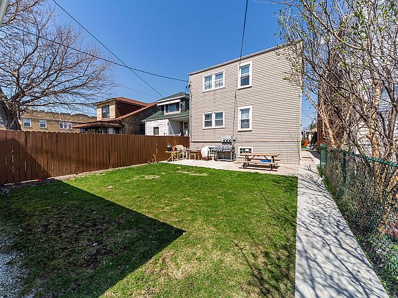 2nd image of 5153 W Melrose St