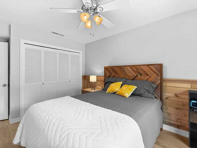 1253 NE East Lagoon Dr — Photo 18