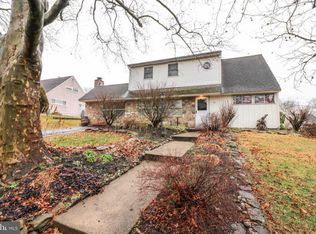 14 Quarter Turn West Rd, Levittown, PA 19057