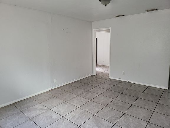 5th image of 2530 16th Ave S